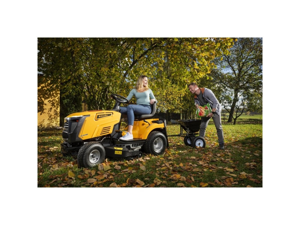 Travní traktor 92 cm se zadním výhozem a hydrostatickou převodovkou Riwall PRO RLT 92 HRD