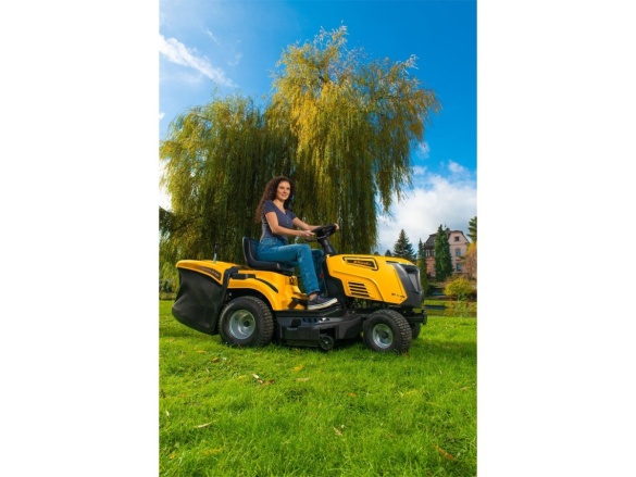 Travní traktor 92 cm se zadním výhozem a hydrostatickou převodovkou Riwall PRO RLT 92 HRD